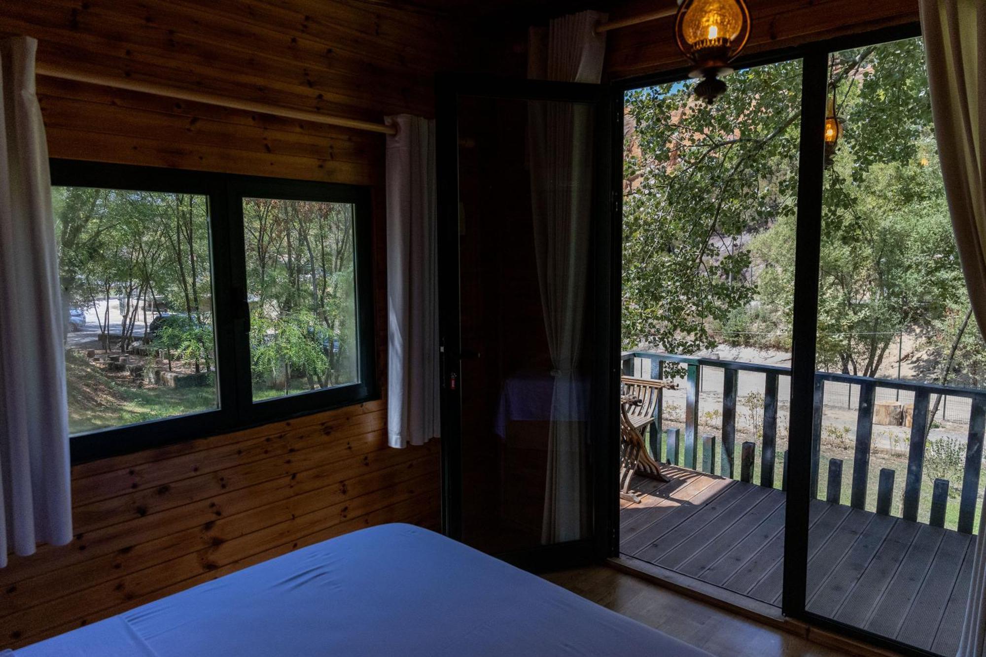 Hotel Kazerma E Cerenit à Surrel Extérieur photo