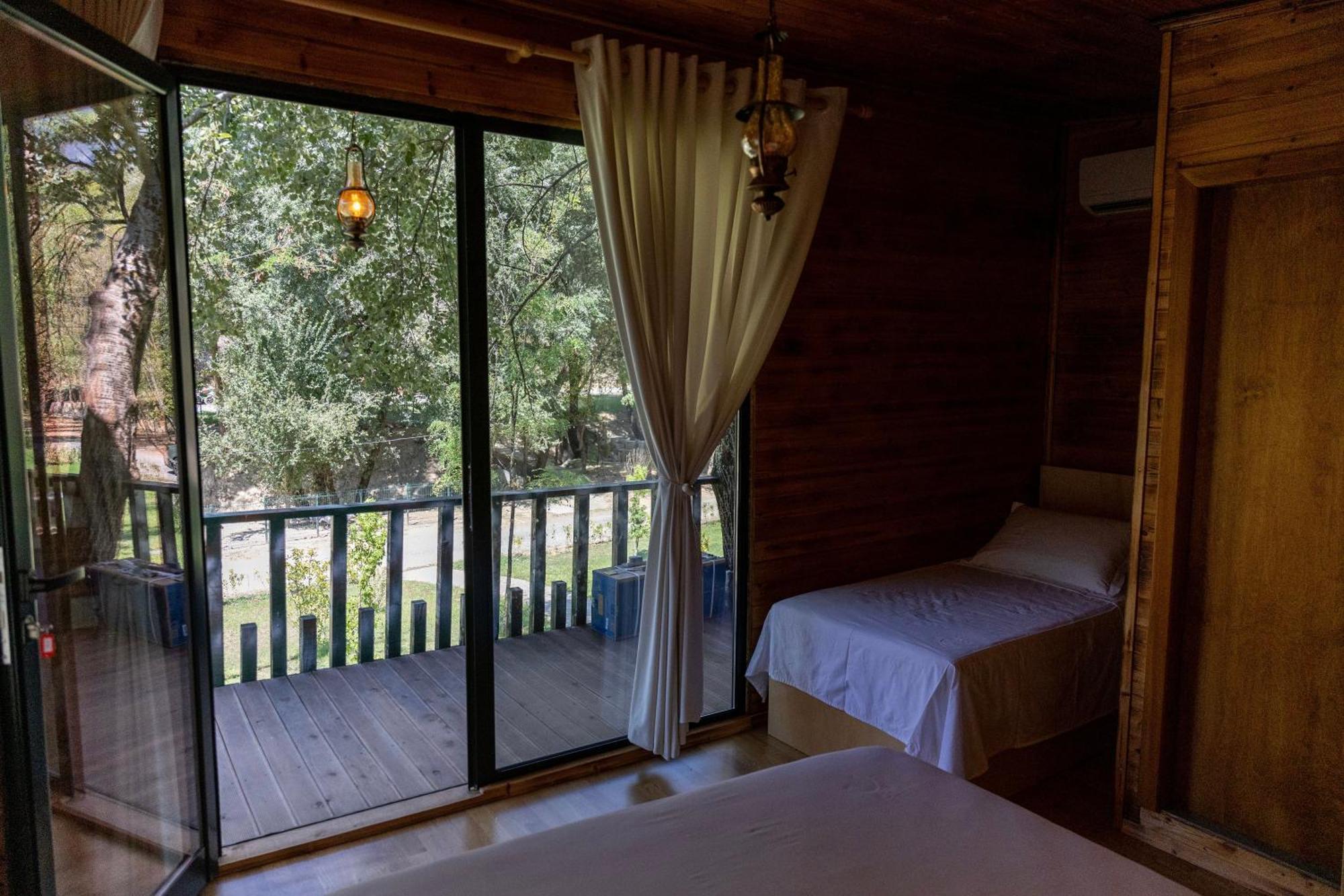 Hotel Kazerma E Cerenit à Surrel Extérieur photo